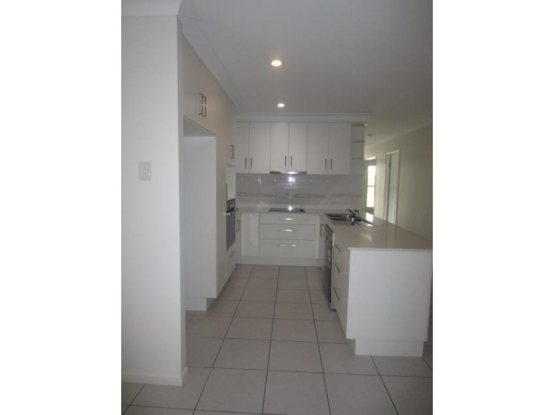 27 Iona Avenue, Burdell QLD 4818