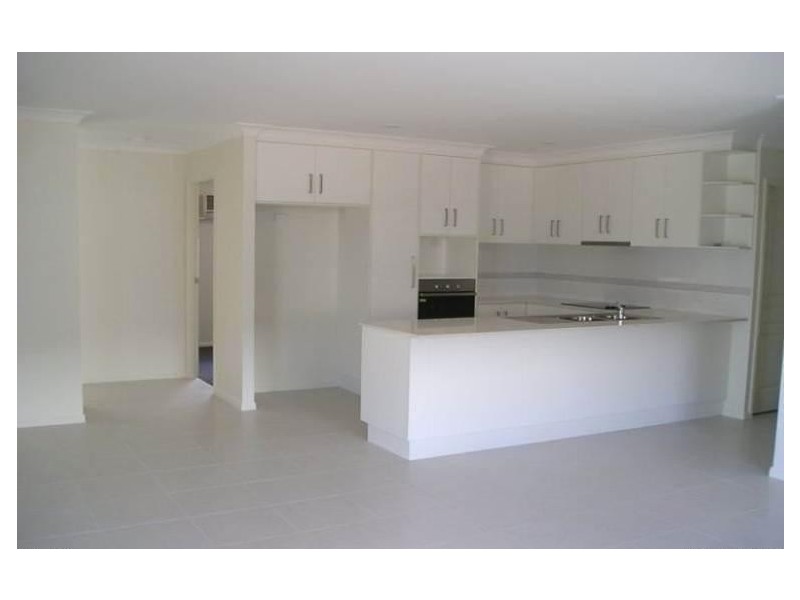 27 Iona Avenue, Burdell QLD 4818