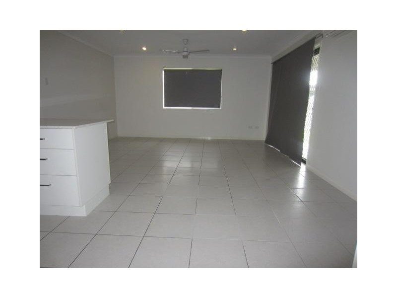 27 Iona Avenue, Burdell QLD 4818