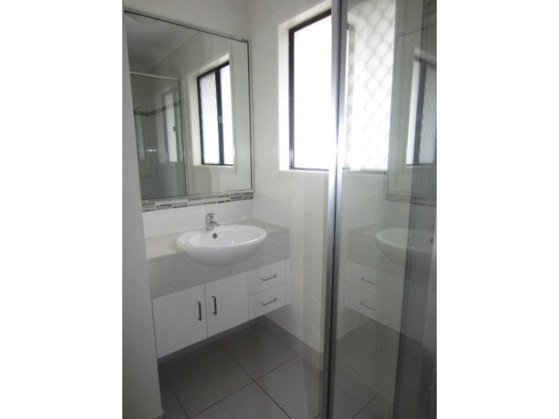 27 Iona Avenue, Burdell QLD 4818