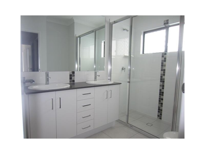 75  Poinsettia drive, Bohle Plains QLD 4817