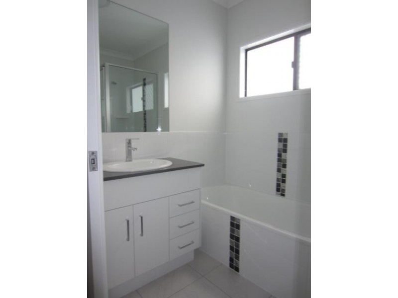 75  Poinsettia drive, Bohle Plains QLD 4817