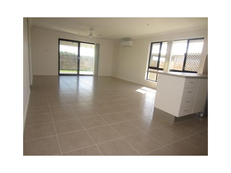 30 Waikiki Terrace, Mount Low QLD 4818