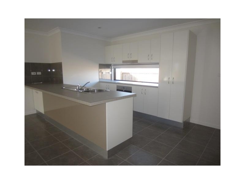 34 Waikiki Terrace, Mount Low QLD 4818