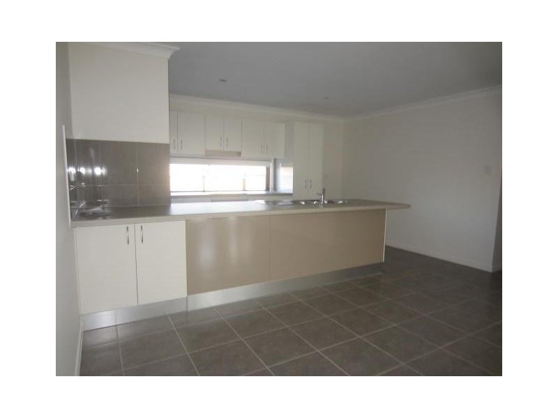 34 Waikiki Terrace, Mount Low QLD 4818