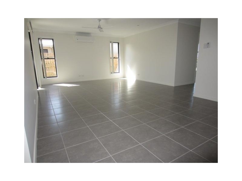 34 Waikiki Terrace, Mount Low QLD 4818