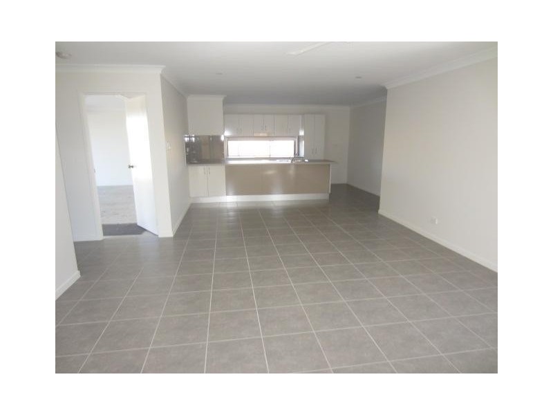 34 Waikiki Terrace, Mount Low QLD 4818