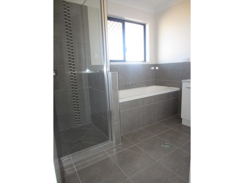 34 Waikiki Terrace, Mount Low QLD 4818