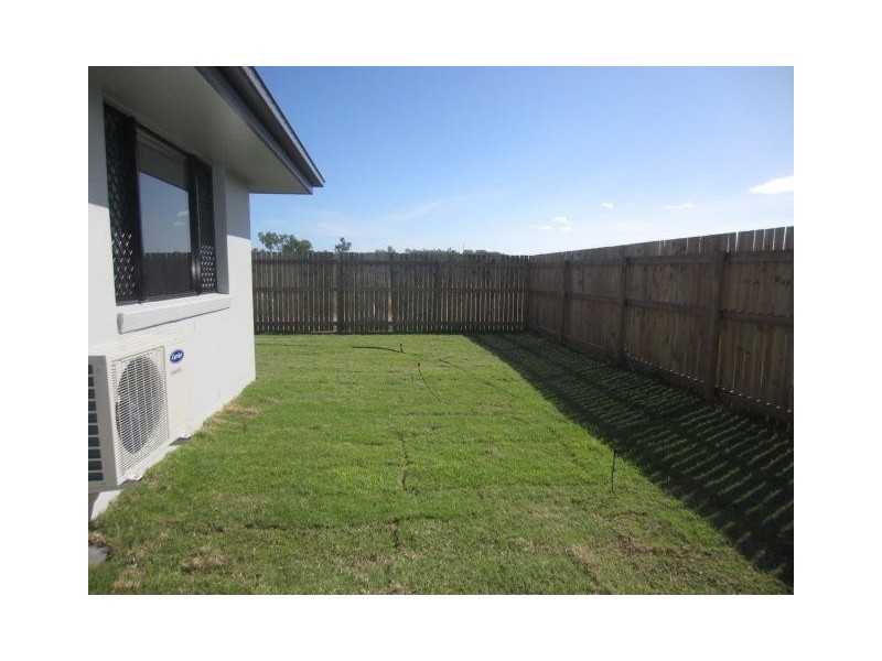 34 Waikiki Terrace, Mount Low QLD 4818