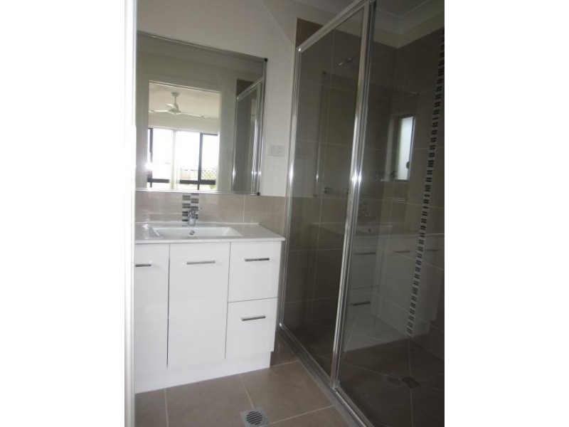 8A Catho Avenue, Mount Low QLD 4818