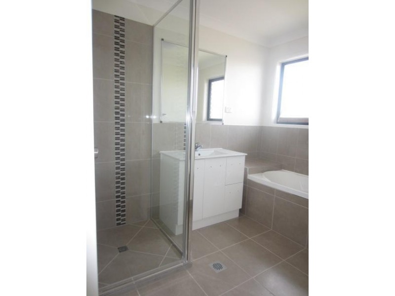 8A Catho Avenue, Mount Low QLD 4818