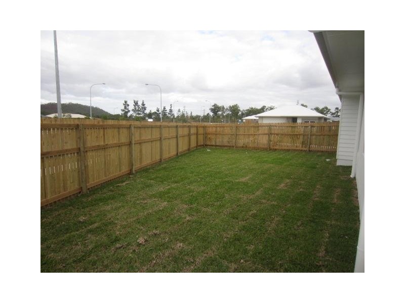 2 Yass Crescent, Kelso QLD 4815