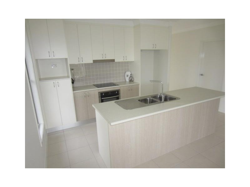 2 Yass Crescent, Kelso QLD 4815