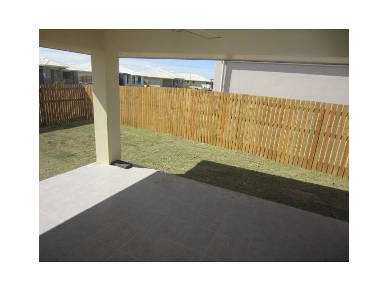 73 Sanctum Boulevard, Mount Low QLD 4818