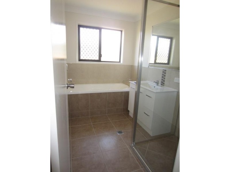 54 Epping Way, Mount Low QLD 4818