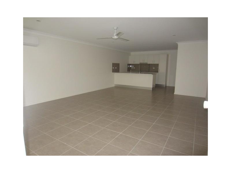 1/54 Margaret Ellen Drive, Kelso QLD 4815