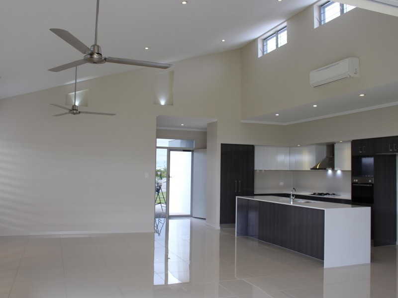 16 Izaro Circuit, Burdell QLD 4818