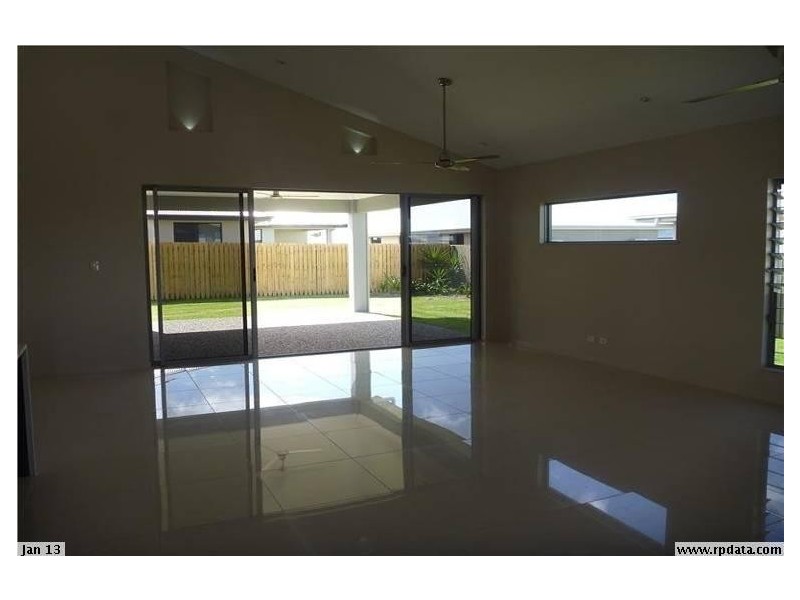 16 Izaro Circuit, Burdell QLD 4818