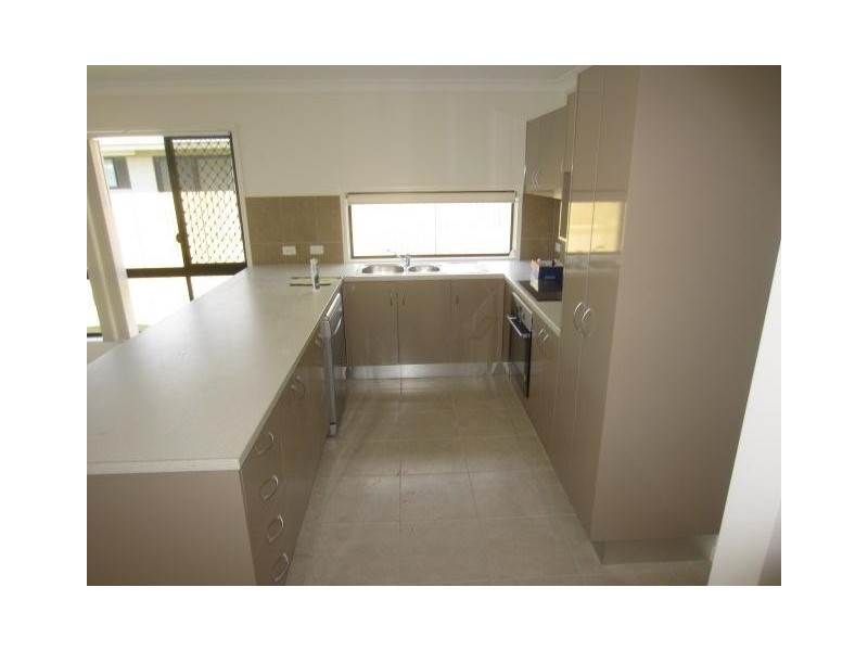 22 Waikiki Terrace, Mount Low QLD 4818