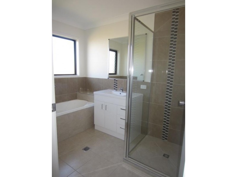 22 Waikiki Terrace, Mount Low QLD 4818