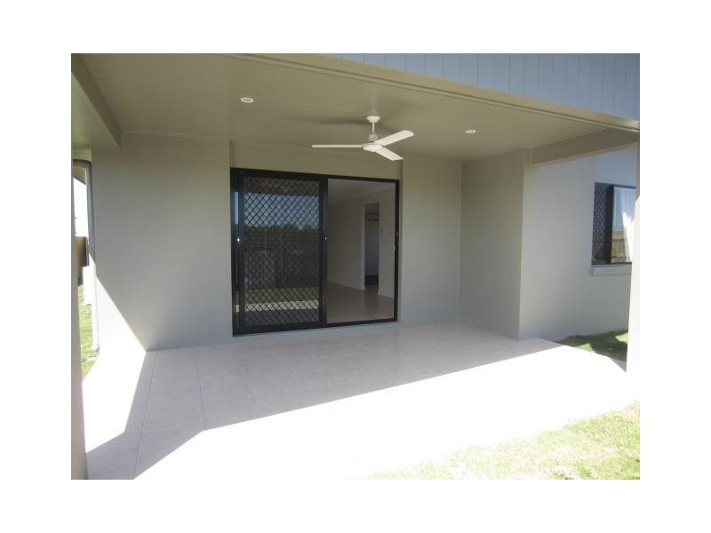 22 Waikiki Terrace, Mount Low QLD 4818