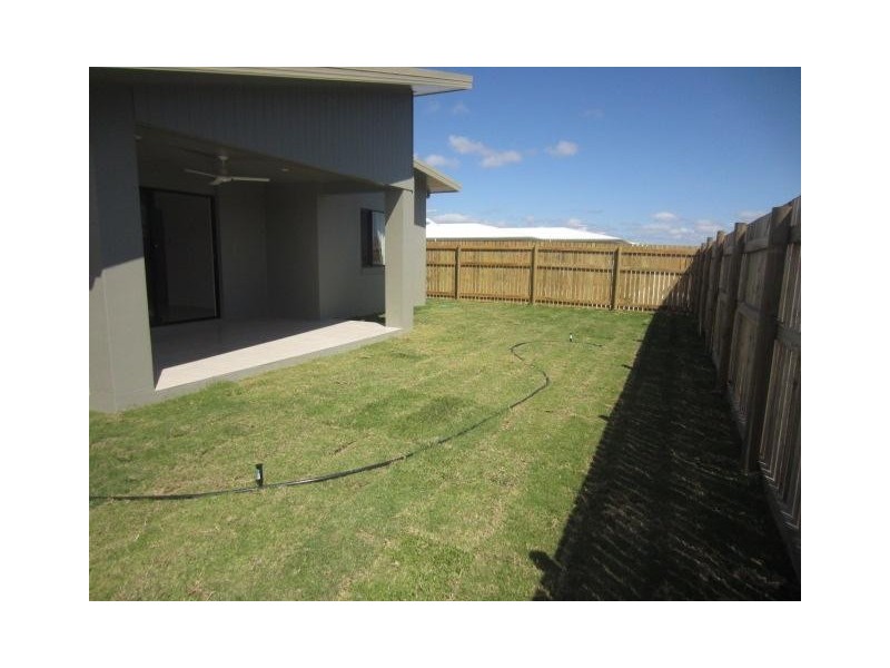 22 Waikiki Terrace, Mount Low QLD 4818