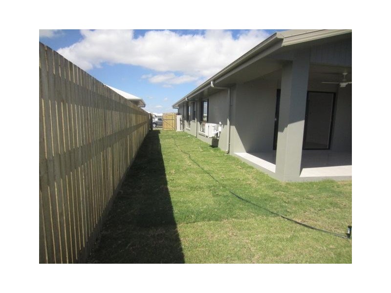 22 Waikiki Terrace, Mount Low QLD 4818