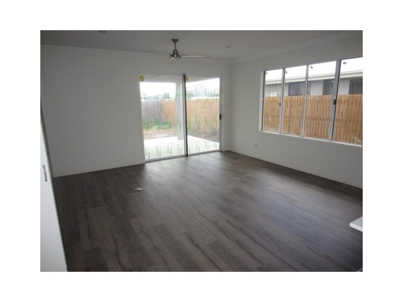 6 Bulla Place, Kelso QLD 4815