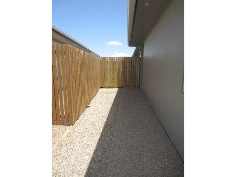 2/7 Chimene Lane, Burdell QLD 4818