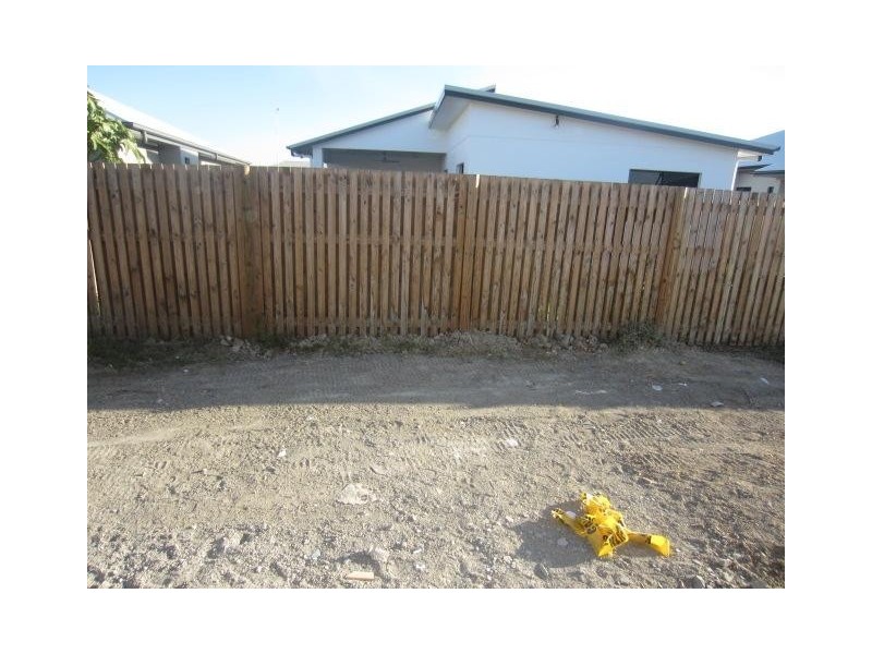 2/7 Chimene Lane, Burdell QLD 4818