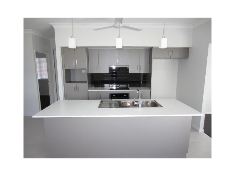 10 Dahlia Street, Burdell QLD 4818