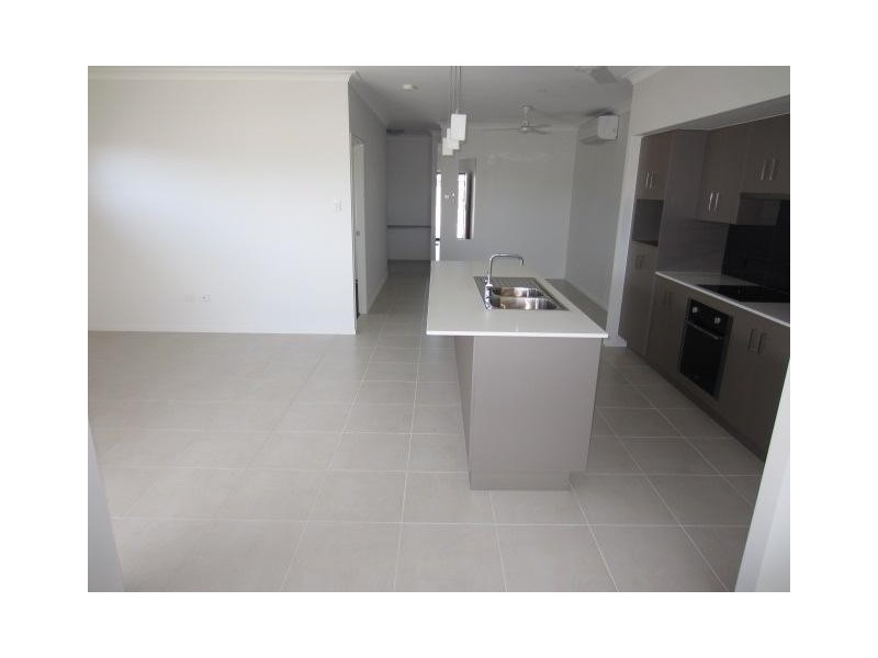 10 Dahlia Street, Burdell QLD 4818