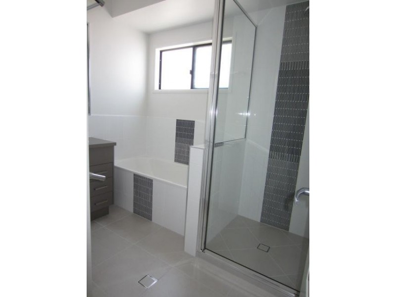 10 Dahlia Street, Burdell QLD 4818