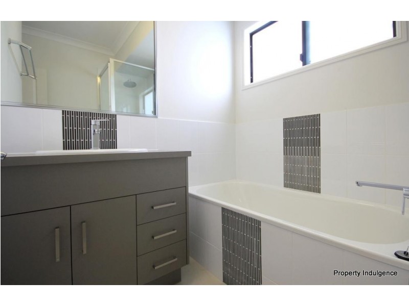 10 Dahlia Street, Burdell QLD 4818