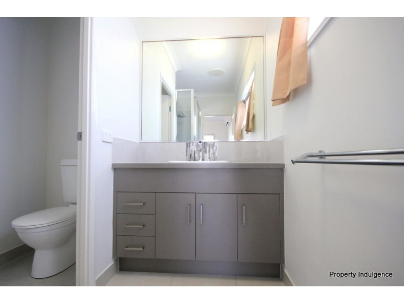 10 Dahlia Street, Burdell QLD 4818