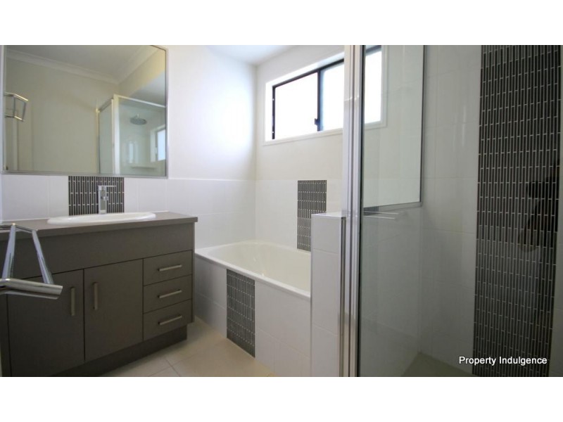 10 Dahlia Street, Burdell QLD 4818