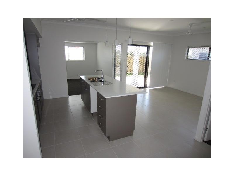 10 Dahlia Street, Burdell QLD 4818