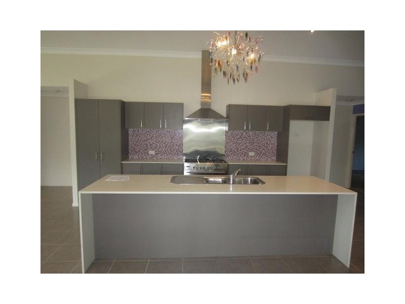 9 Shutehaven Circuit, Bushland Beach QLD 4818