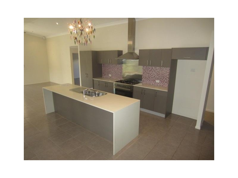 9 Shutehaven Circuit, Bushland Beach QLD 4818