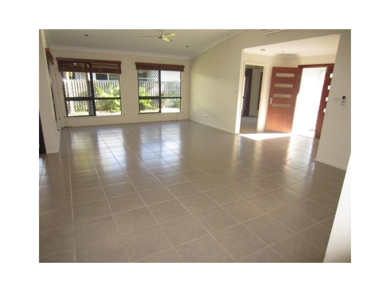 9 Shutehaven Circuit, Bushland Beach QLD 4818