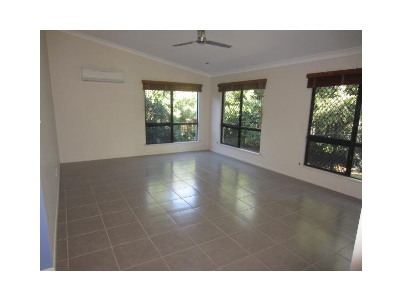 9 Shutehaven Circuit, Bushland Beach QLD 4818