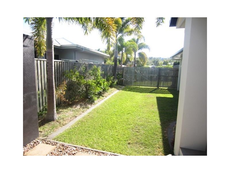 9 Shutehaven Circuit, Bushland Beach QLD 4818