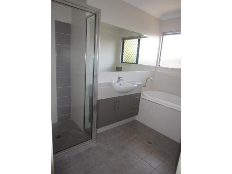 9 Shutehaven Circuit, Bushland Beach QLD 4818