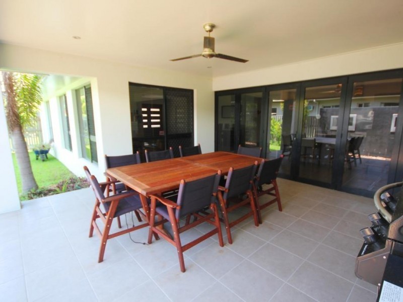 9 Shutehaven Circuit, Bushland Beach QLD 4818