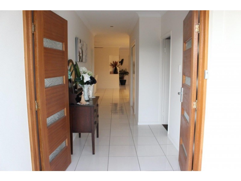 50 Ningaloo Crescent, Burdell QLD 4818