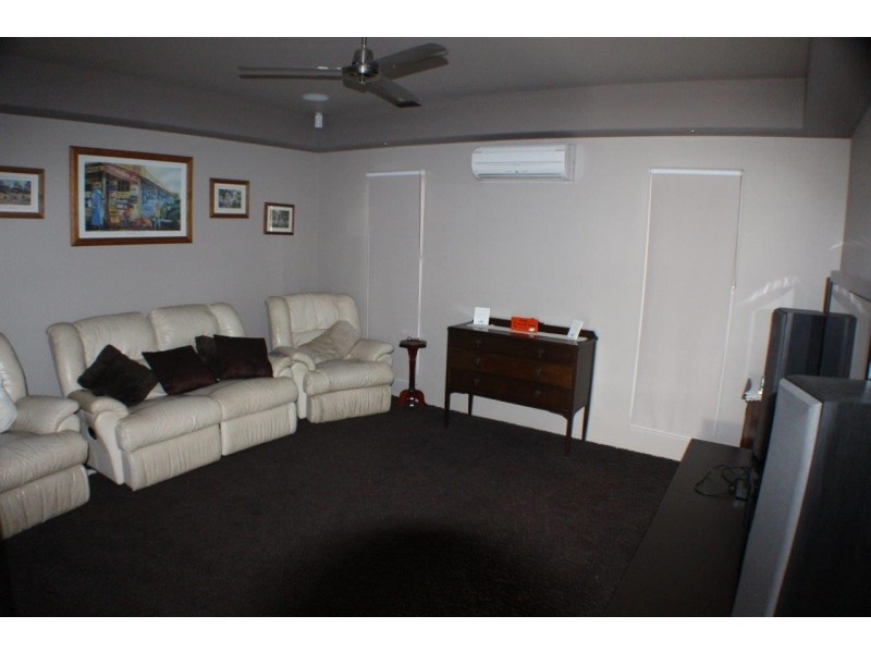 50 Ningaloo Crescent, Burdell QLD 4818