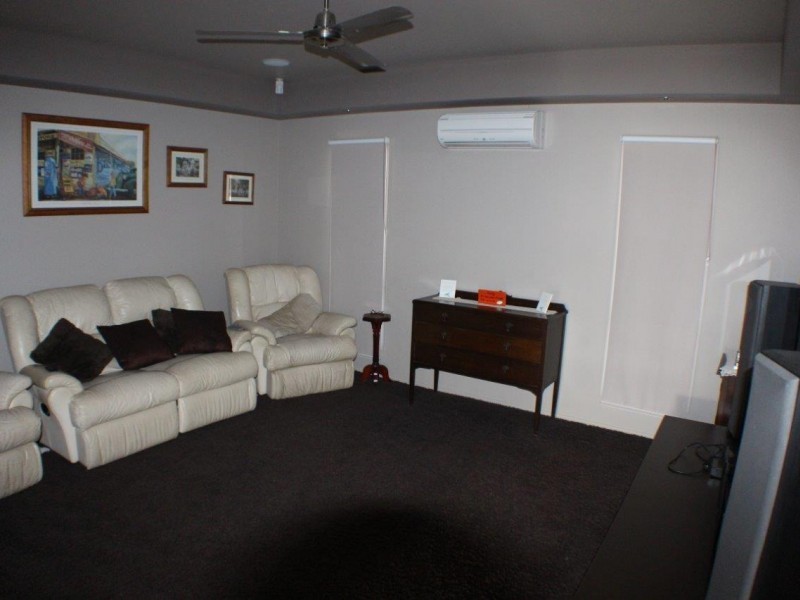 50 Ningaloo Crescent, Burdell QLD 4818