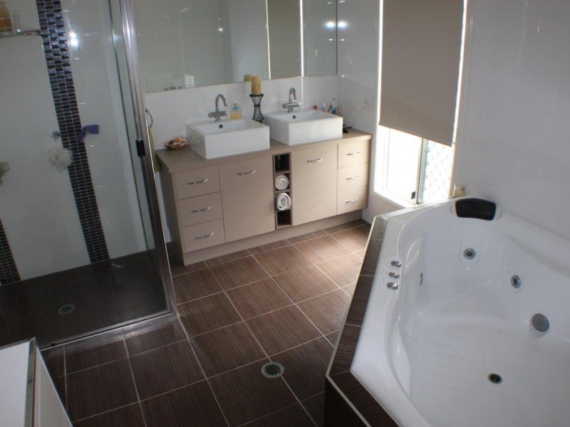 50 Ningaloo Crescent, Burdell QLD 4818