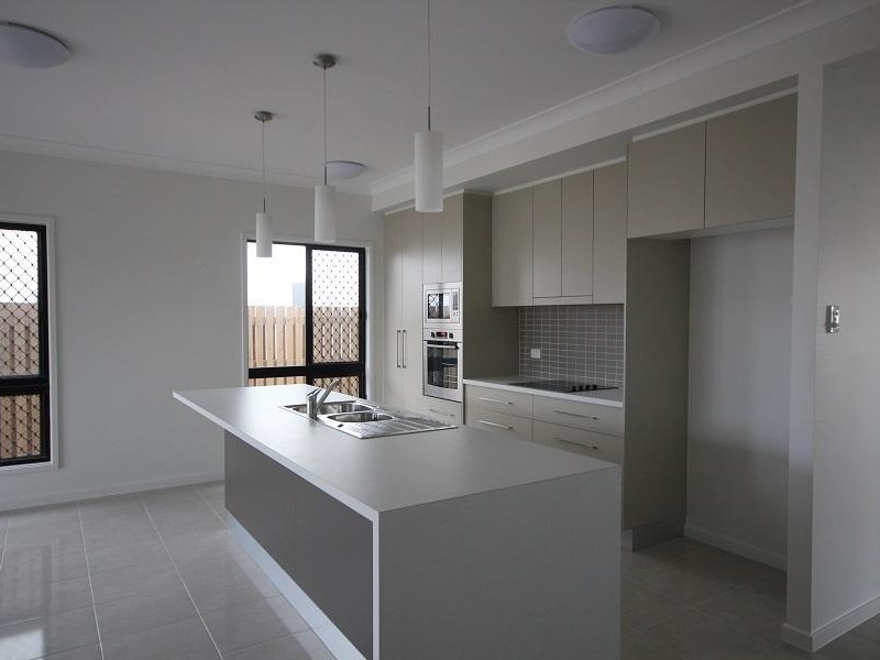 73 Sunhaven Boulevard, Burdell QLD 4818