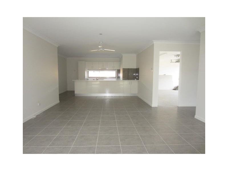 15 Barklya Street, Mount Low QLD 4818